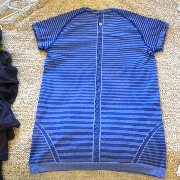 Lululemon lot of six tops various sizes - Picture 3 of 13